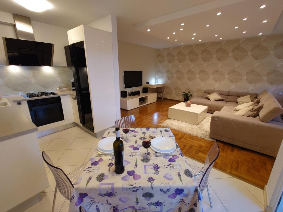 Apartman Mare Nostrum**** Lägenhet Rijeka Exteriör bild